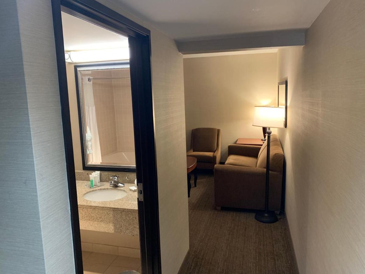 Radisson Hotel Detroit-Farmington Hills Buitenkant foto