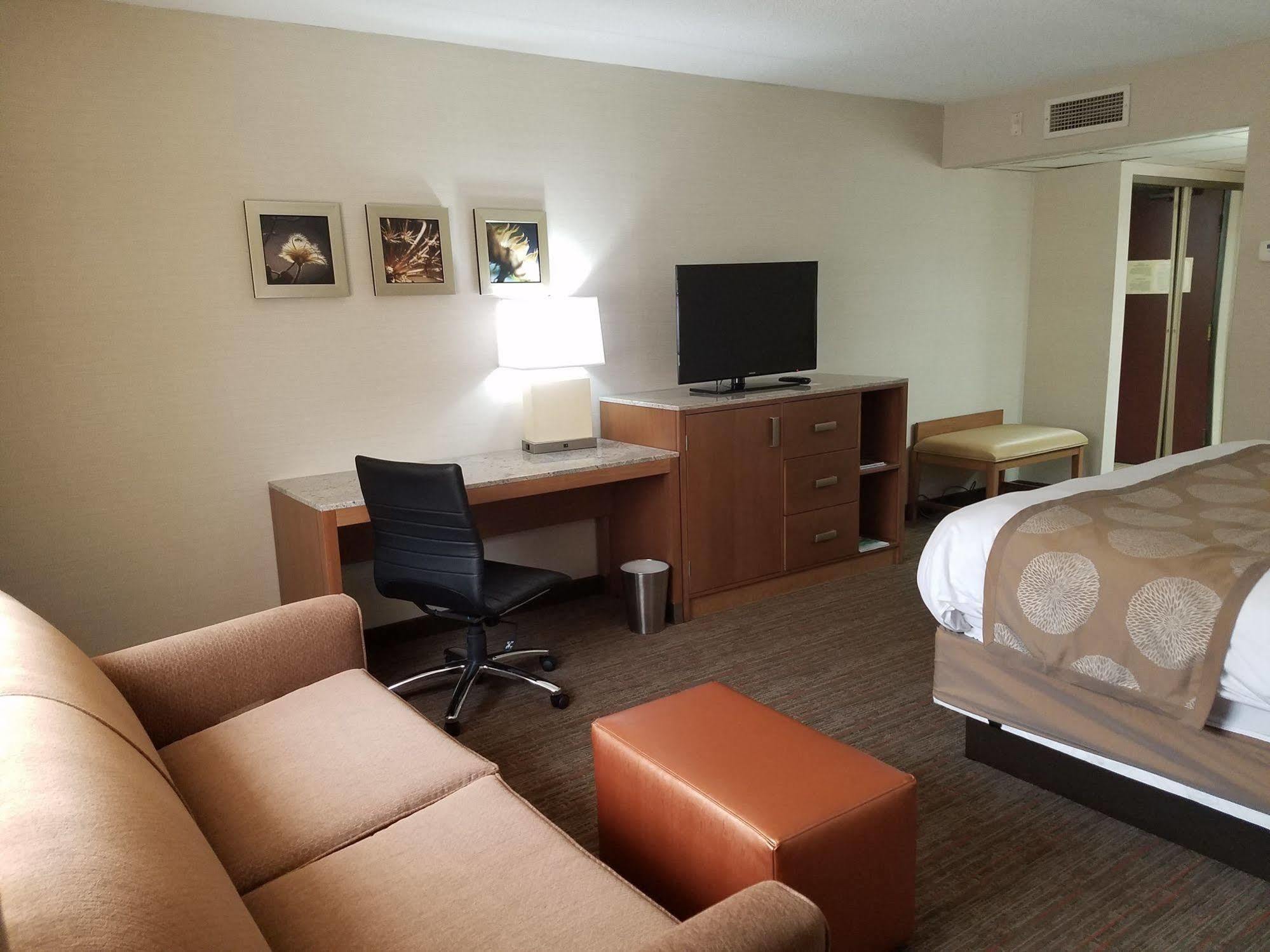 Radisson Hotel Detroit-Farmington Hills Buitenkant foto