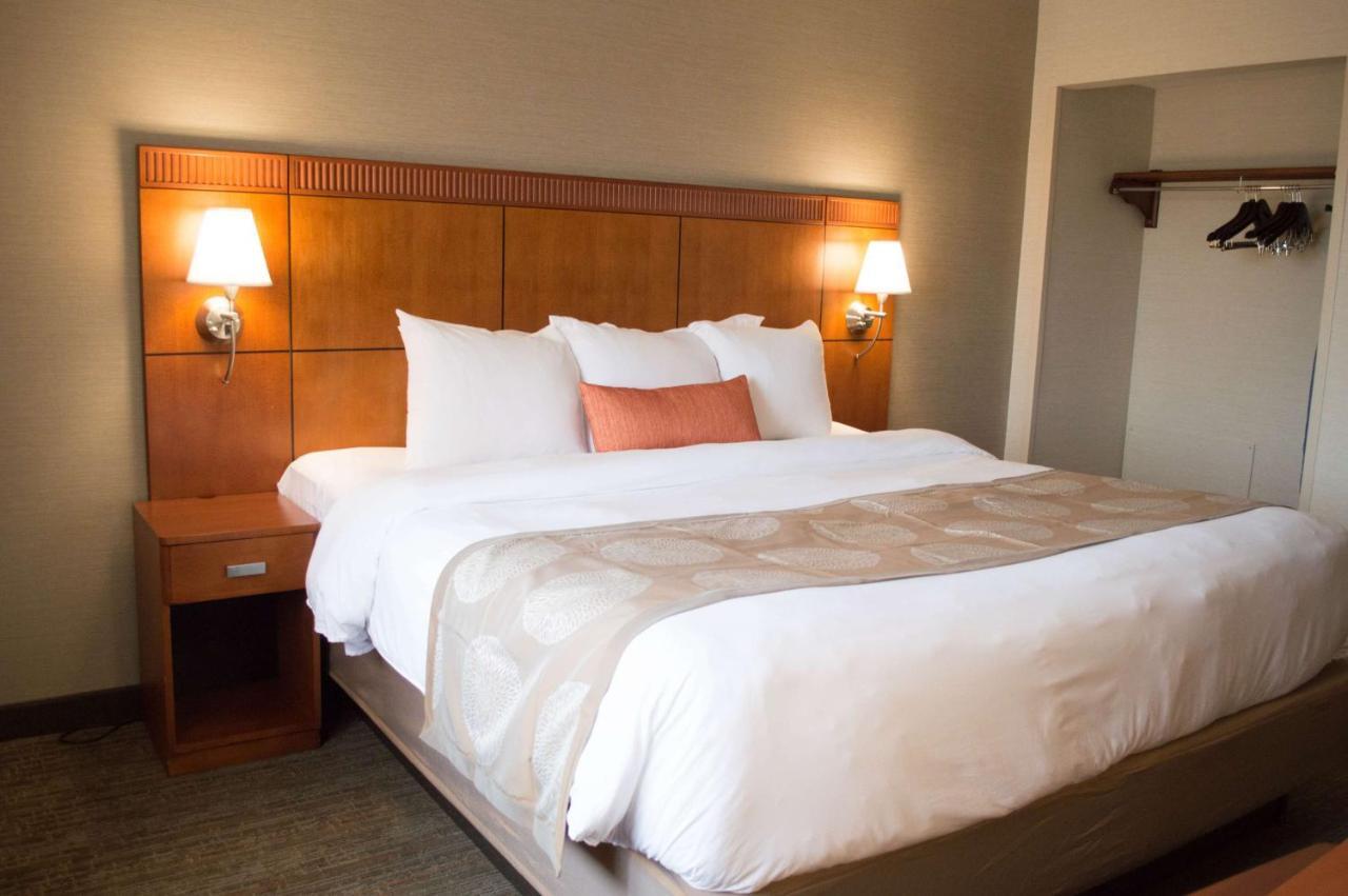 Radisson Hotel Detroit-Farmington Hills Buitenkant foto