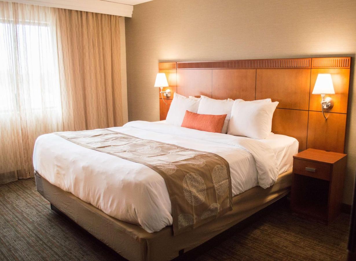 Radisson Hotel Detroit-Farmington Hills Buitenkant foto